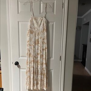 Chic Lace-Top Maxi Dress in Cream and Tan
